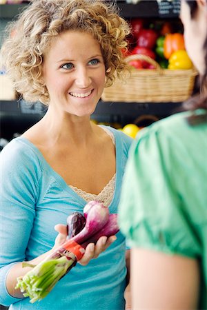 simsearch:6102-03827720,k - A woman buying food, Sweden. Foto de stock - Royalty Free Premium, Número: 6102-03827704