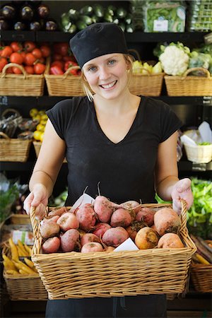 Portrait d'un marchand de légumes féminin, Suède. Photographie de stock - Premium Libres de Droits, Code: 6102-03827718