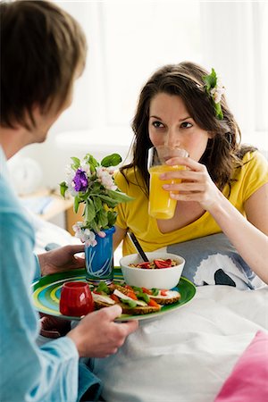 A young couple having breakfast in bed. Stock Photo - Premium Royalty-Free, Code: 6102-03828065