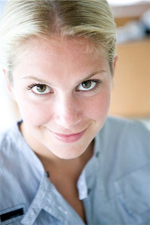 simsearch:6102-03866856,k - Portrait of a woman, Sweden. Foto de stock - Sin royalties Premium, Código: 6102-03828357