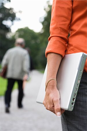 simsearch:6102-03867132,k - Eine Frau in einem Park mit einen Laptop, Stockholm, Schweden. Stockbilder - Premium RF Lizenzfrei, Bildnummer: 6102-03828447