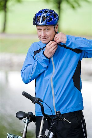 simsearch:6102-03750876,k - A man on a bicycle, Sweden. Foto de stock - Sin royalties Premium, Código: 6102-03828506