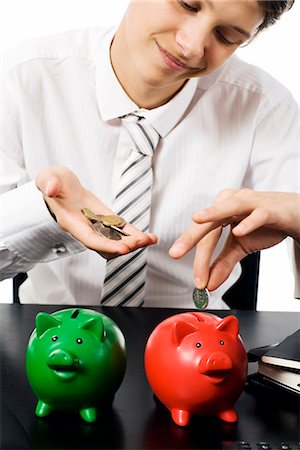 pig bank - A boy with a piggy bank. Foto de stock - Sin royalties Premium, Código: 6102-03828777