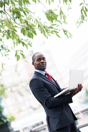 simsearch:6102-03828736,k - Un homme d'affaires à l'aide d'un ordinateur portable, Stockholm, Suède. Photographie de stock - Premium Libres de Droits, Code: 6102-03828705