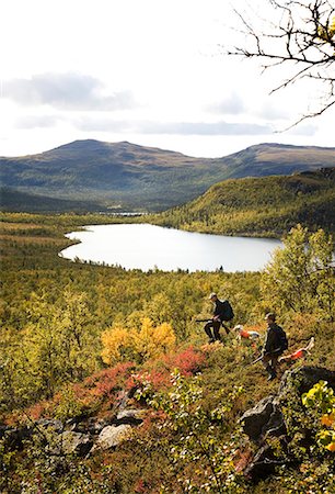 simsearch:6102-07768678,k - Sportsmen in a mountain scenery, Sweden. Foto de stock - Royalty Free Premium, Número: 6102-03828805