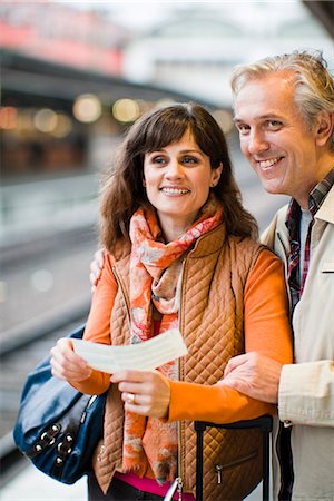 simsearch:6102-03828555,k - Ein paar an einem Bahnhof, Schweden. Stockbilder - Premium RF Lizenzfrei, Bildnummer: 6102-03829098