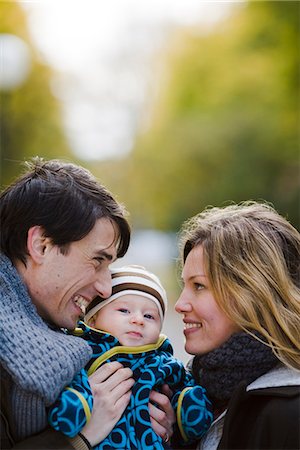 Eine lächelnde Familie, Schweden. Stockbilder - Premium RF Lizenzfrei, Bildnummer: 6102-03904189