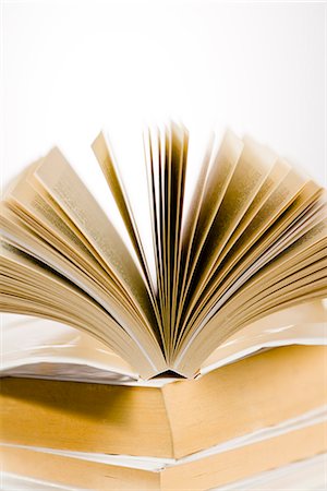 page (piece of paper or printed material) - An open book. Foto de stock - Sin royalties Premium, Código: 6102-03904445