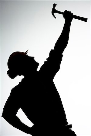 silhouette as carpenter - Un ouvrier du bâtiment à l'aide d'un marteau. Photographie de stock - Premium Libres de Droits, Code: 6102-03904565