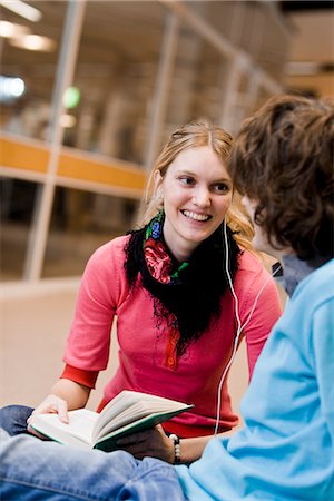 simsearch:6102-06471126,k - Students in a library, Sweden. Fotografie stock - Premium Royalty-Free, Codice: 6102-03904595