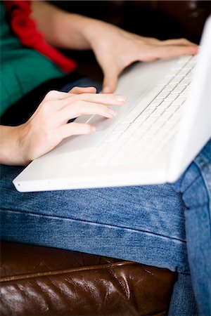 Teenage girl using a laptop. Foto de stock - Sin royalties Premium, Código: 6102-03904637