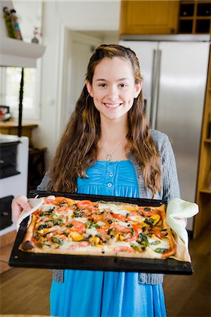 simsearch:6102-03865784,k - Girl with a homemade pizza, Sweden. Foto de stock - Sin royalties Premium, Código: 6102-03904792