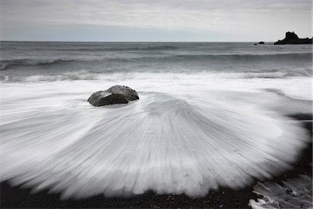 Waves coming ashore, (blurred motion) Stock Photo - Premium Royalty-Free, Code: 6102-03905083