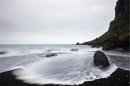 Blurred view of waves washing ashore Stock Photo - Premium Royalty-Free, Code: 6102-03905084