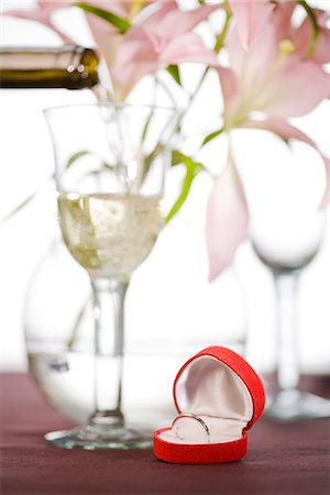 A table laid with a ring in an opened box. Stock Photo - Premium Royalty-Free, Code: 6102-03905304