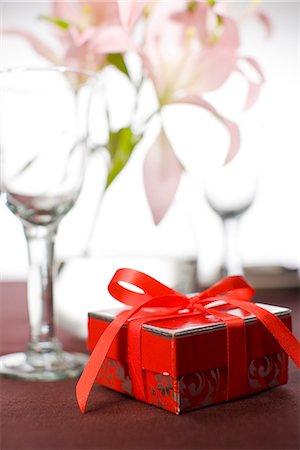 plate red wine glass - Table laid with a little red gift box. Stock Photo - Premium Royalty-Free, Code: 6102-03905305