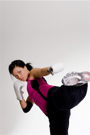 simsearch:6102-06470636,k - Woman kickboxing. Foto de stock - Sin royalties Premium, Código: 6102-03905451