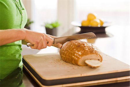 simsearch:6102-03905495,k - Woman preparing breakfast, Sweden. Foto de stock - Sin royalties Premium, Código: 6102-03905499