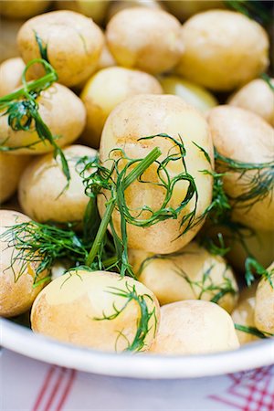 Prepared potatoes served in bowl Stock Photo - Premium Royalty-Free, Code: 6102-03905794