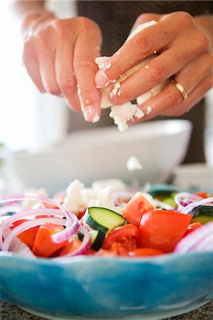 ensalada griega - Hands making salad, Italy. Foto de stock - Sin royalties Premium, Código: 6102-03905841