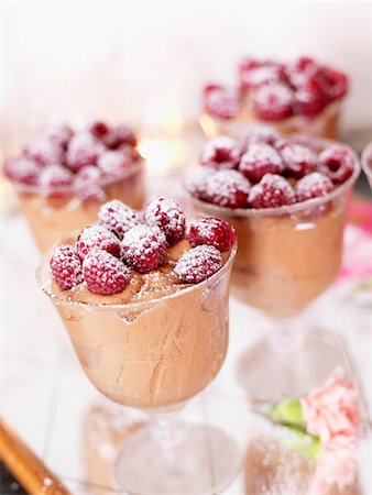 enjoying hot chocolate - Berries on chocolate dessert Stock Photo - Premium Royalty-Free, Code: 6102-03905878