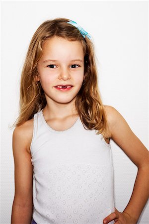 fermacapelli - Small girl posing Fotografie stock - Premium Royalty-Free, Codice: 6102-03906017