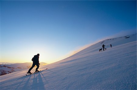 simsearch:6102-03905153,k - Tourists on mountain Foto de stock - Sin royalties Premium, Código: 6102-04929322