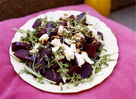 eating vegetarian food - Beetroot dish on plate Stock Photo - Premium Royalty-Free, Code: 6102-04929420