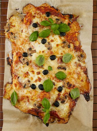 simsearch:6102-07602919,k - Pizza with olive and herbs Stock Photo - Premium Royalty-Free, Code: 6102-04929429