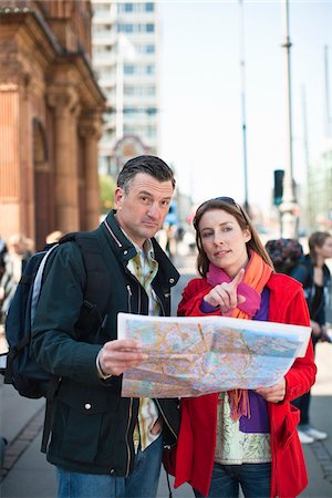 simsearch:6102-08480904,k - Couple with map sightseeing in city Stock Photo - Premium Royalty-Free, Code: 6102-04929598