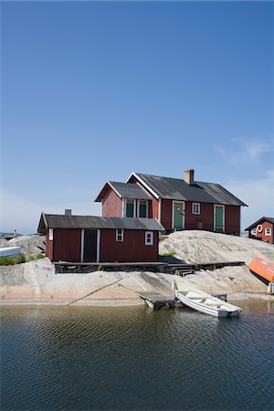 Cottages on rock with boats Stock Photo - Premium Royalty-Free, Code: 6102-04929643