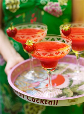 Close-up of person holding tray of strawberry drink Stock Photo - Premium Royalty-Free, Code: 6102-04929693