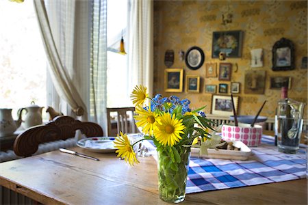 Old-fashioned dinning room design Stock Photo - Premium Royalty-Free, Code: 6102-04929751