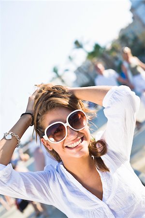 simsearch:6102-04929804,k - Portrait of young woman wearing sunglasses Stock Photo - Premium Royalty-Free, Code: 6102-04929814