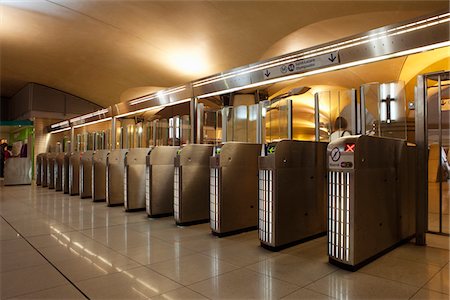 simsearch:600-07311305,k - Turnstiles at subway station Foto de stock - Sin royalties Premium, Código: 6102-04929824