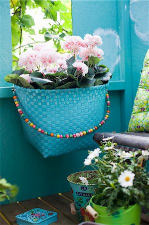 A basket with flowers Foto de stock - Sin royalties Premium, Código: 6102-05655363