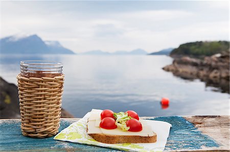 fiordo - Lunch at fiord, close-up on sandwich and glass Fotografie stock - Premium Royalty-Free, Codice: 6102-05655390