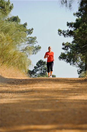 simsearch:6102-08566182,k - Young woman jogging Stock Photo - Premium Royalty-Free, Code: 6102-05655450