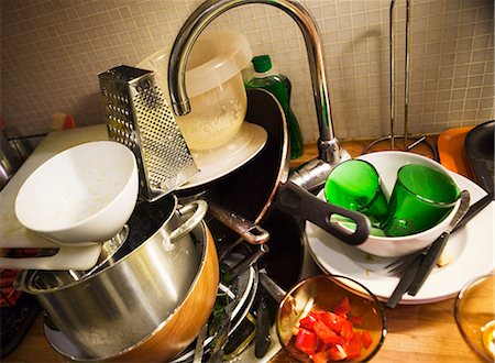 sucio - Dirty dishes on sink Foto de stock - Sin royalties Premium, Código: 6102-05655478