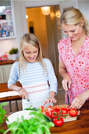 people and cut vegetables - Mother and daughter cutting vegetables Stock Photo - Premium Royalty-Free, Code: 6102-05655486