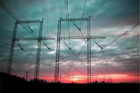 simsearch:6102-03749428,k - Electricity line at sunset Foto de stock - Sin royalties Premium, Código: 6102-05955918