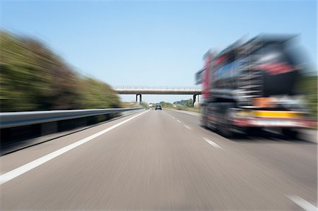freeways trucks - Trafic routier Photographie de stock - Premium Libres de Droits, Code: 6102-06025753