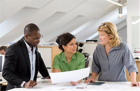 simsearch:6102-06026005,k - Coworkers having discussion in office Stock Photo - Premium Royalty-Free, Code: 6102-06025984