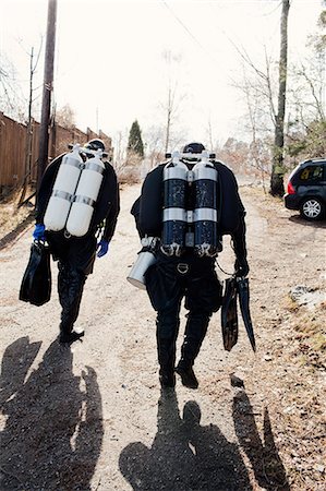 sommozzatore (uomo e donna) - Two divers walking Fotografie stock - Premium Royalty-Free, Codice: 6102-06374571