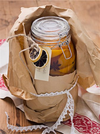 Jar with preserved orange slices Foto de stock - Sin royalties Premium, Código: 6102-06336676