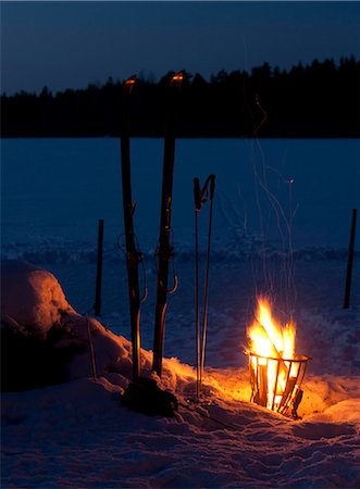 flamme - Incendie et ski dans le paysage enneigé Photographie de stock - Premium Libres de Droits, Code: 6102-06336724