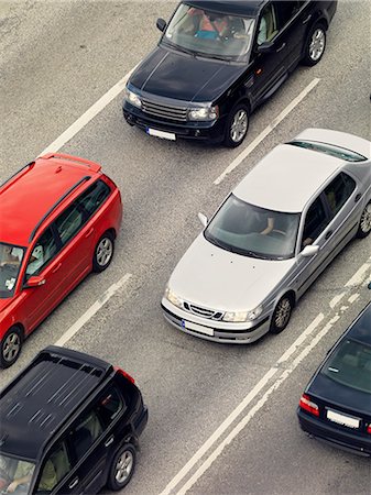 road traffic line of cars - Cars on road Foto de stock - Sin royalties Premium, Código: 6102-06336827