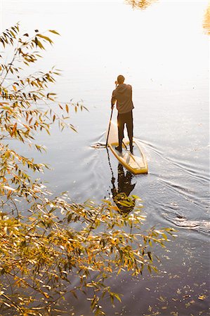 Man Ruder-Paddel-Brett im Wasser Stockbilder - Premium RF Lizenzfrei, Bildnummer: 6102-06336942