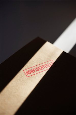 Close-up of confidential documents Foto de stock - Sin royalties Premium, Código: 6102-06337043