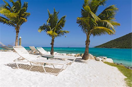 feuille de palmier - Plage idyllique avec chaise longue vide Photographie de stock - Premium Libres de Droits, Code: 6102-06337125